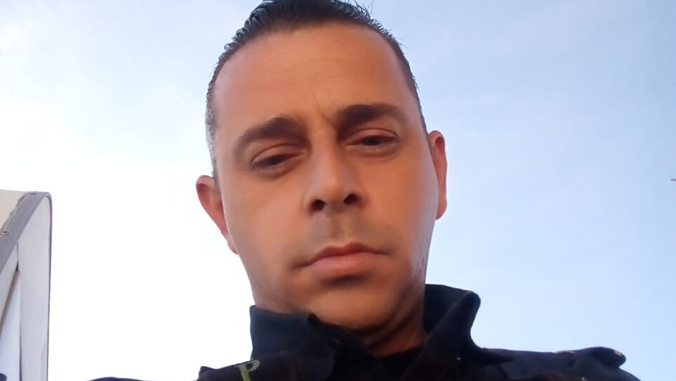 Jhonny Arias, policía que se enfrentó a incendio en Alajuela