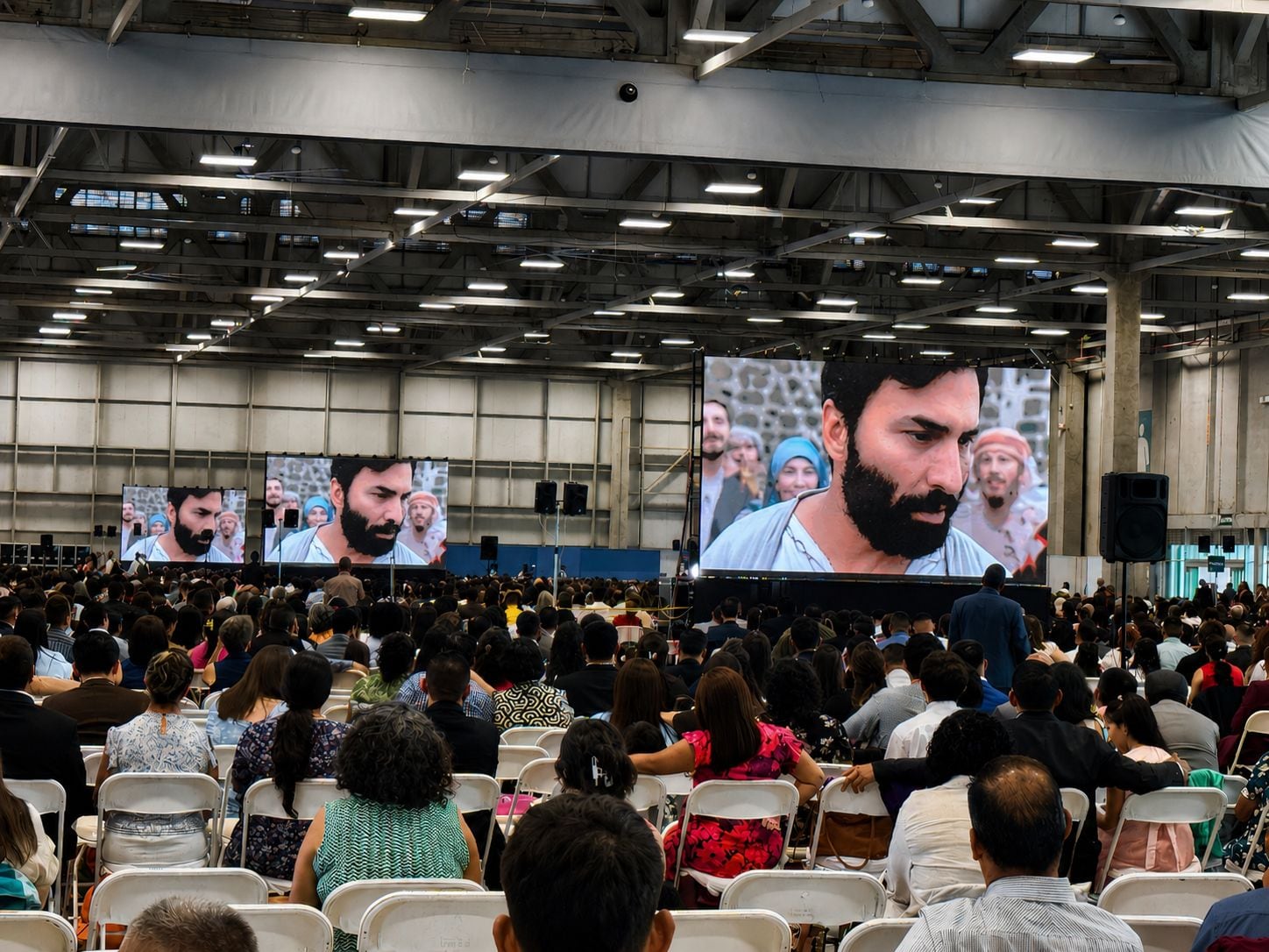 Más de 5.500 personas asistieron al inicio de la Asamblea Regional de los Testigos de Jehová en el Centro de Eventos Printea, en La Guácima de Alajuela, entre el 12 y 14 de junio del 2026.