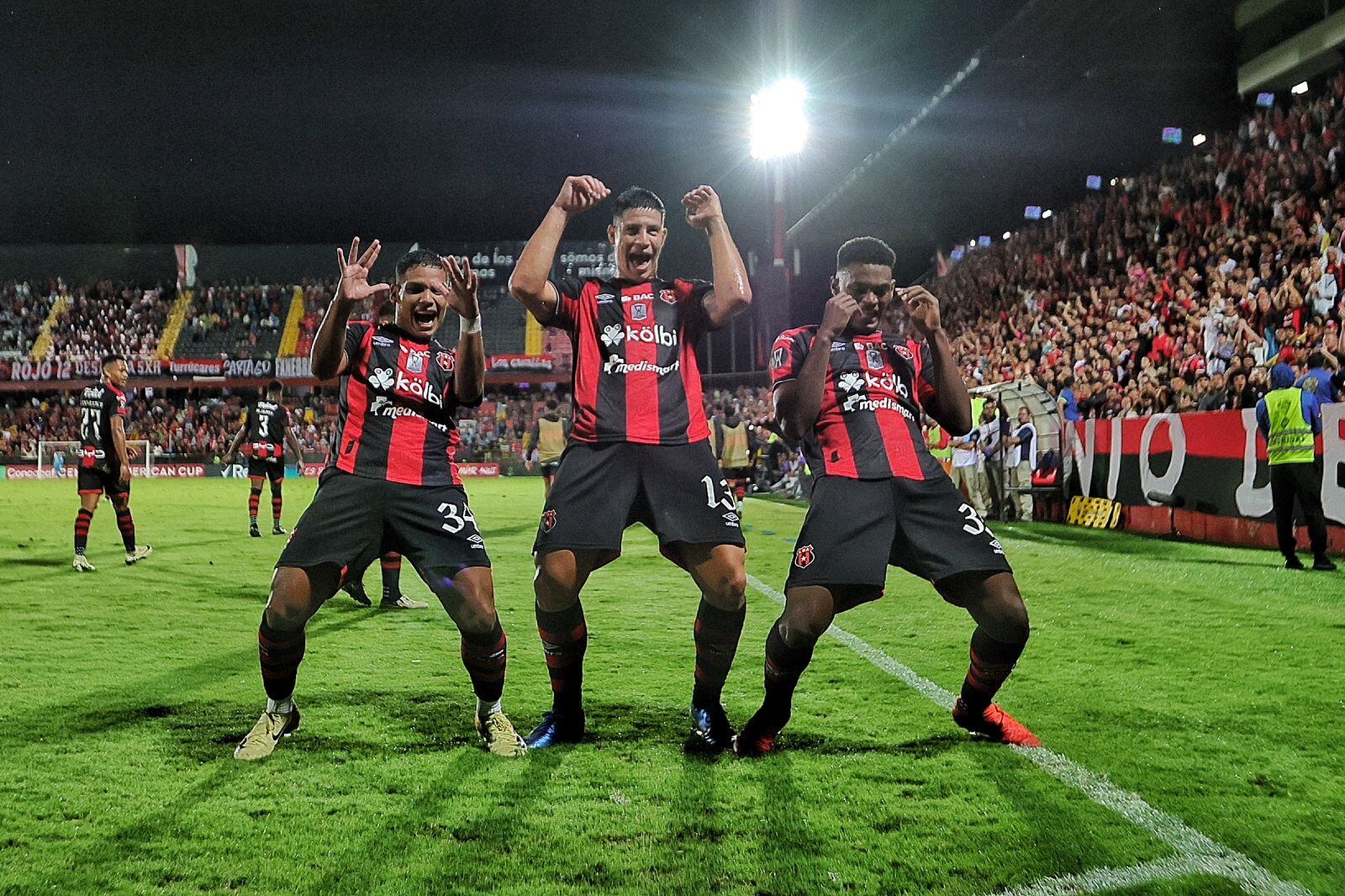 30/10/2024/ Juego entre Liga Deportiva Alajuelense vs Antigua durante  la Central American Cup en el estadio Alejandro Morera Soto.
