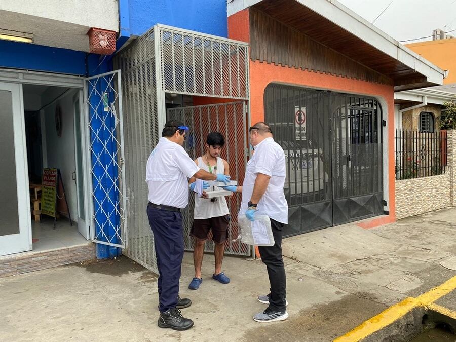 La UCR ya comenzó a entregar tabletas a sus estudiantes en todo el país