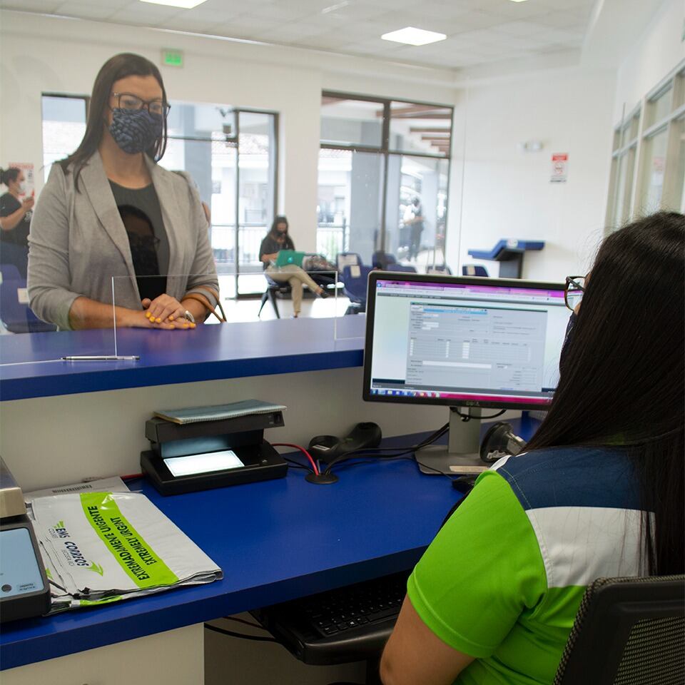 En la última década fue Correos de Costa Rica el que hacía ese bretecito de entregar las visas estadounidenses y casi de la noche a la mañana, son sacados del partido sin mayores explicaciones