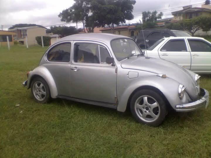Un Volkswagen de 1970 es la adoración de Nelson Morales y de aquellas personas que lo ven transitar. Cortesía.