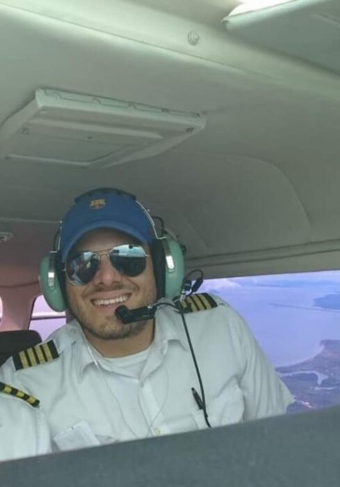 En barrio Escalante hay un nuevo restaurante, se llama Puerta 34, es el homenaje que le hace Tatiana Mora Agüero a su hermano piloto Esteban Mora, quien falleció en un accidente aéreo en el 2018