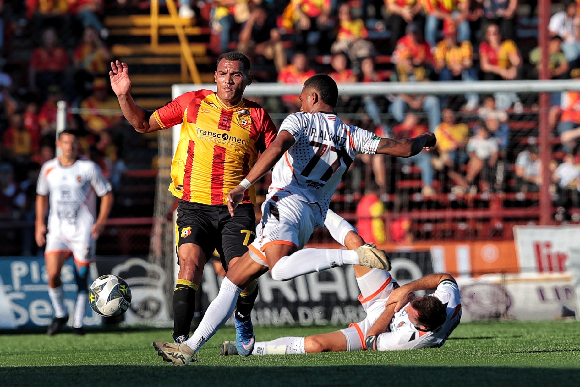 03/02/2026/ Juego entre Club Sport Herediano vs Puntarenas FC en el marco del Torneo de Copa en el estadio Carlos Alvarado / Foto John Durán