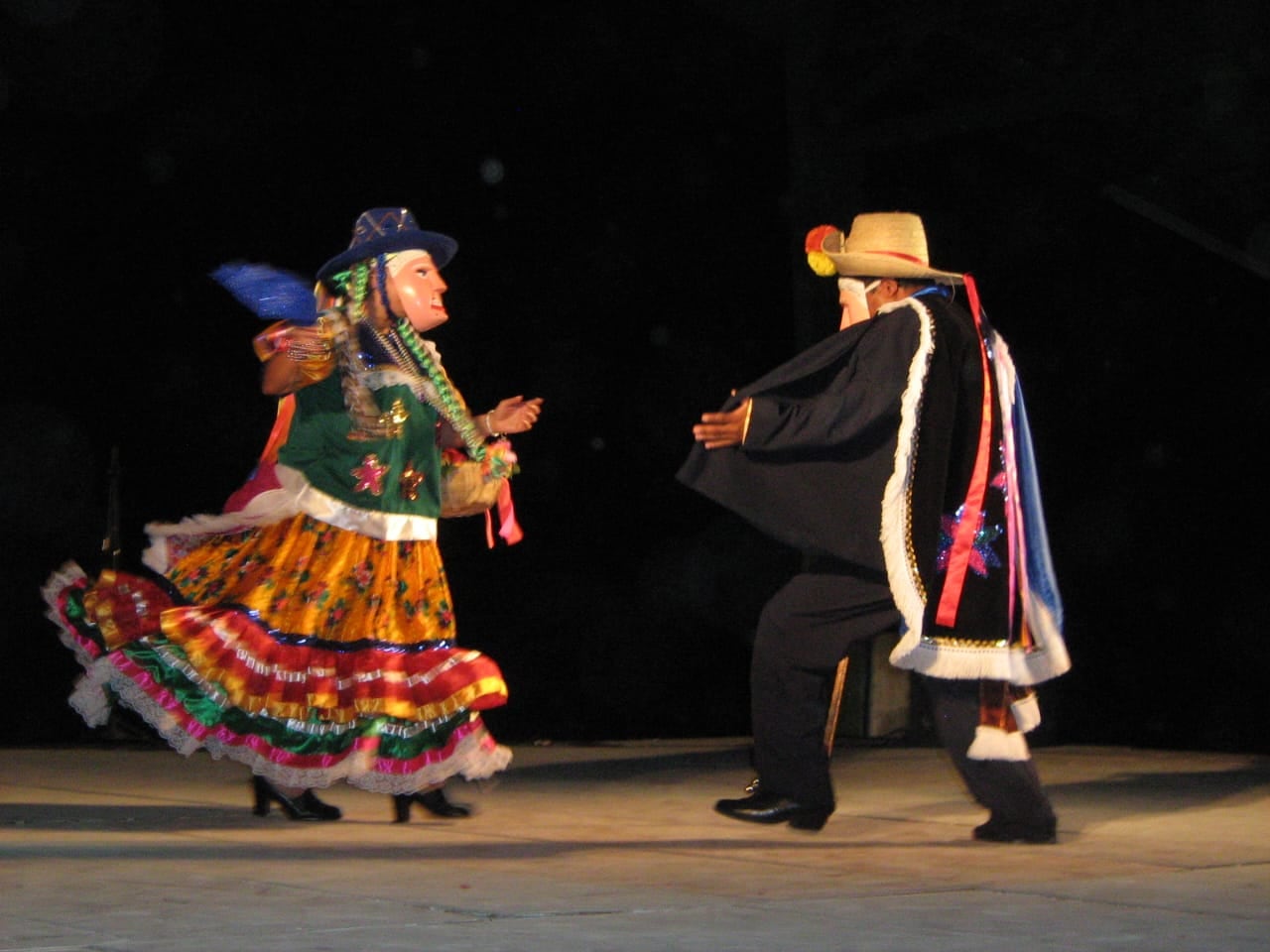 El Ballet Folclórico celebra 25 años de llevar las raíces de Nicaragua a Costa Rica, de la mano de Eduardo Flores, un granadino que convirtió su amor por la cultura en un puente entre dos pueblos.
