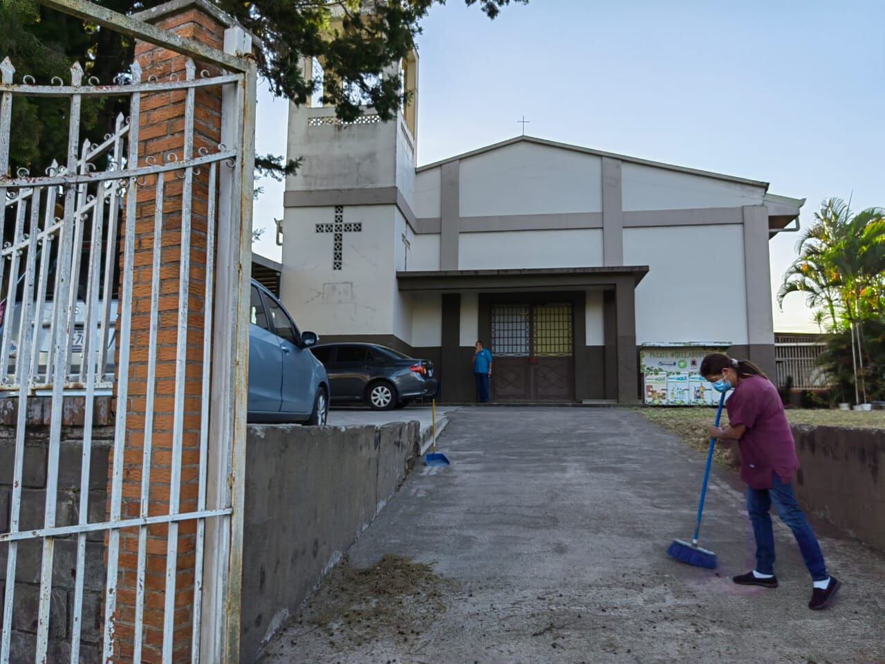 El Colegio Técnico Profesional de Hatillo inició el curso lectivo 2022 tal y como lo hizo cuando nació en el 2016, en los terrenos de la iglesia María Reina del Universo de Hatillo 2