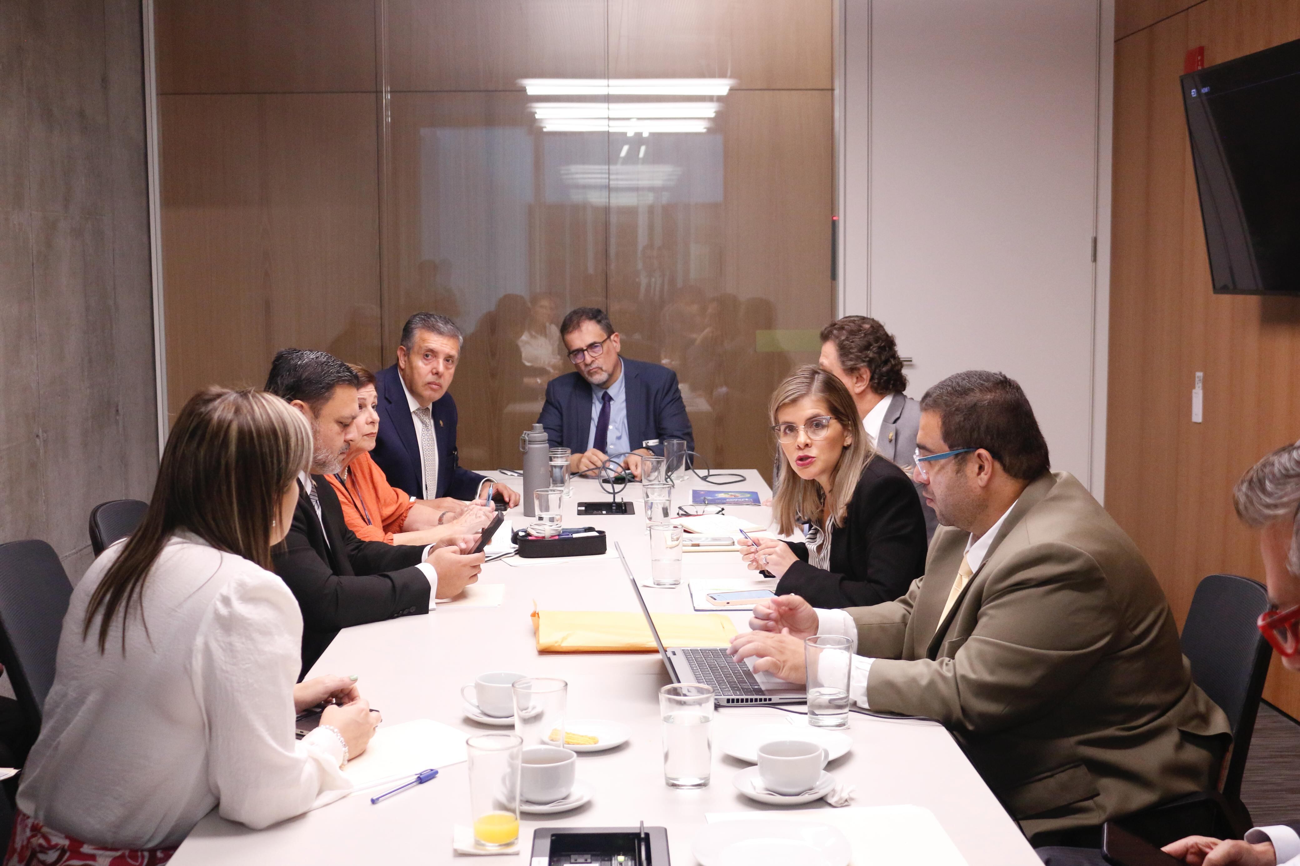 Reunión sobre minería en Crucitas