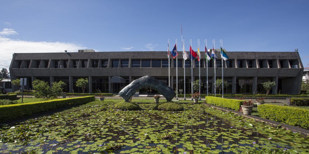 La Casa Presidencial en Zapote fue hecha por el mismo arquitecto que hizo el Estadio Azteca de México. En pleno 2022 ¿ocupa el país una nueva casa presidencial?