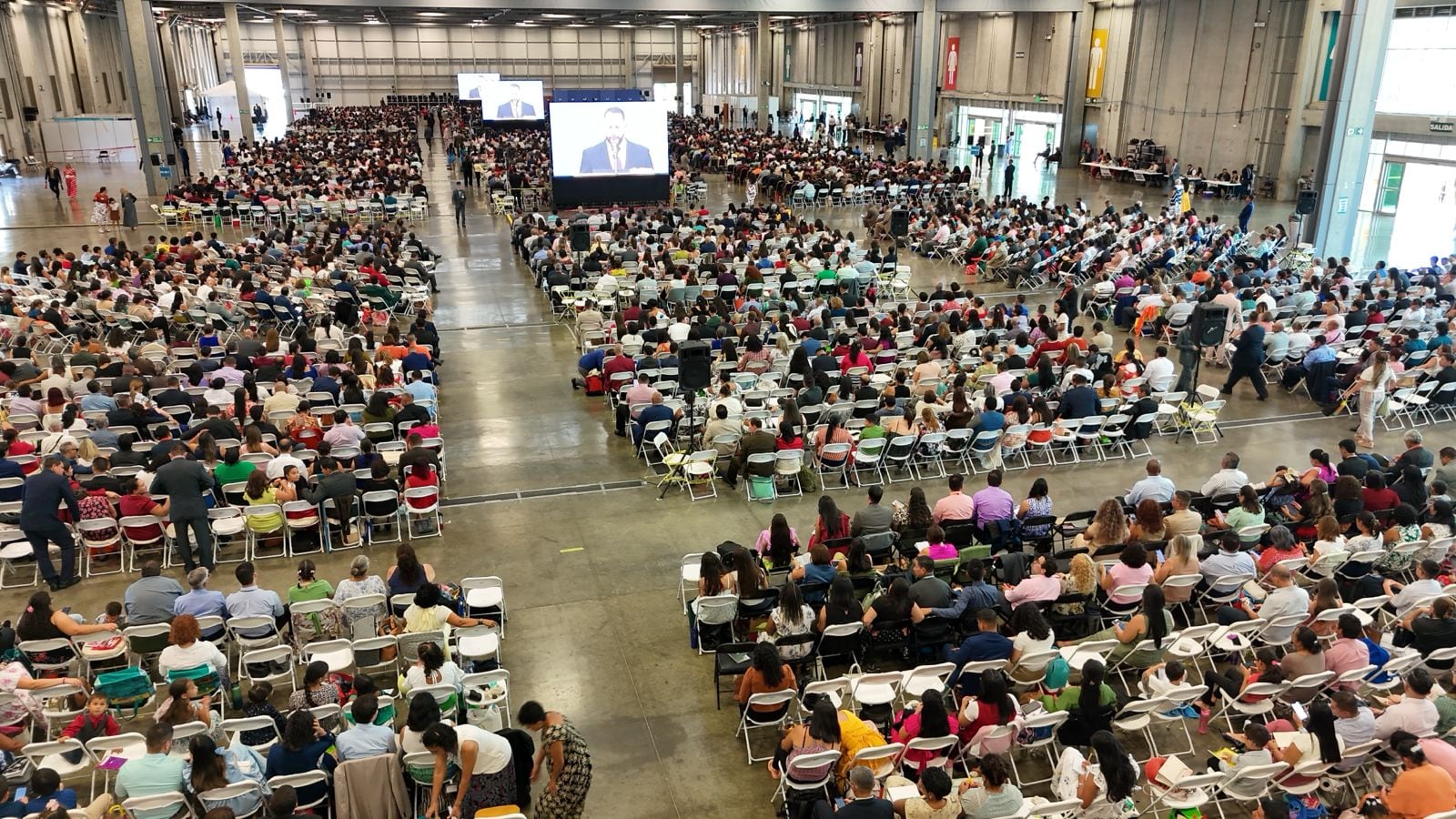 Más de 5.500 personas asistieron al inicio de la Asamblea Regional de los Testigos de Jehová en el Centro de Eventos Printea, en La Guácima de Alajuela, entre el 12 y 14 de junio del 2026.