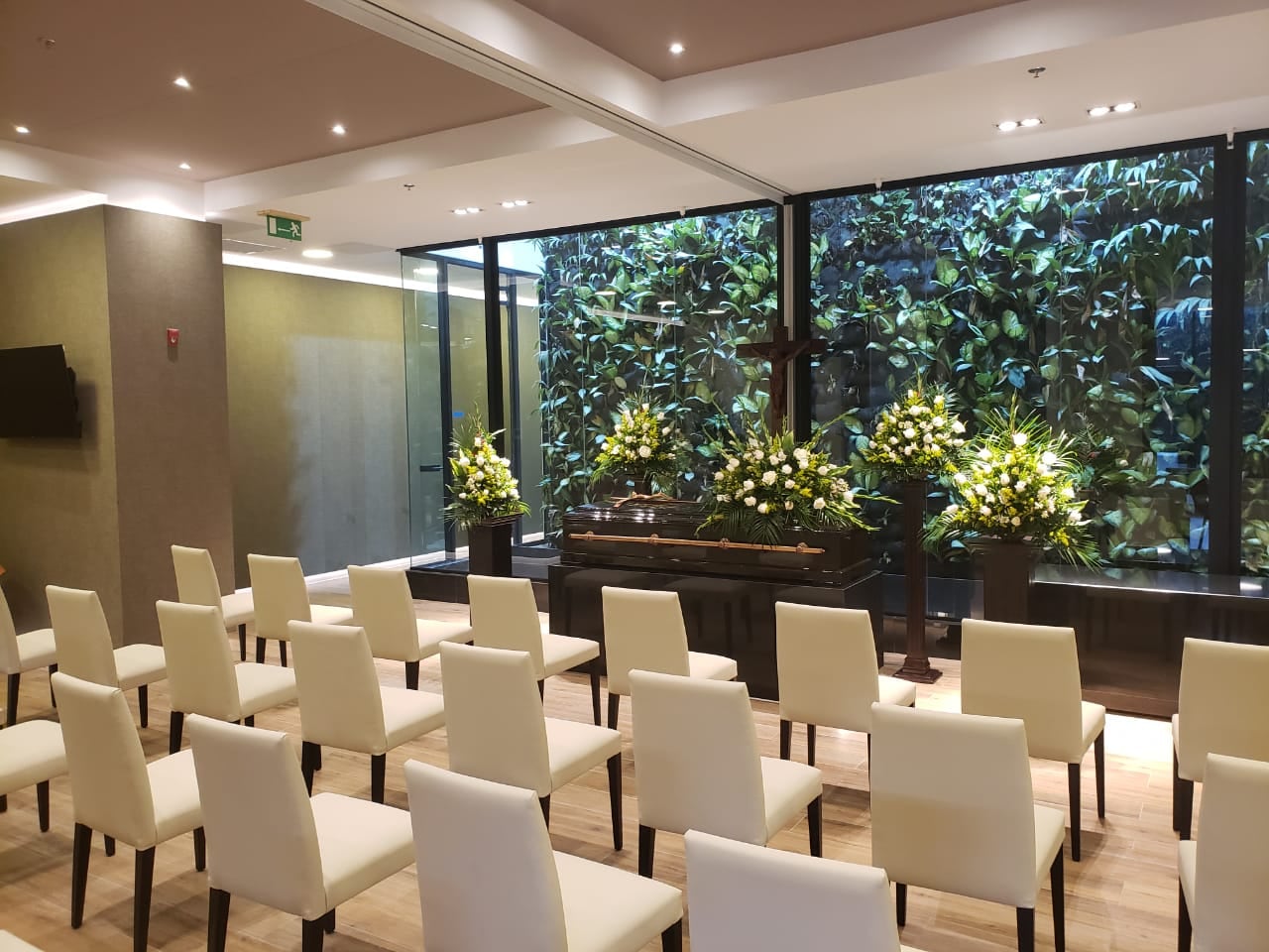 La Funeraria del Magisterio celebra 35 años de historia con la inauguración de un moderno edificio que mantiene la tradición de acompañar y reconfortar a las familias que pierden un ser querido.