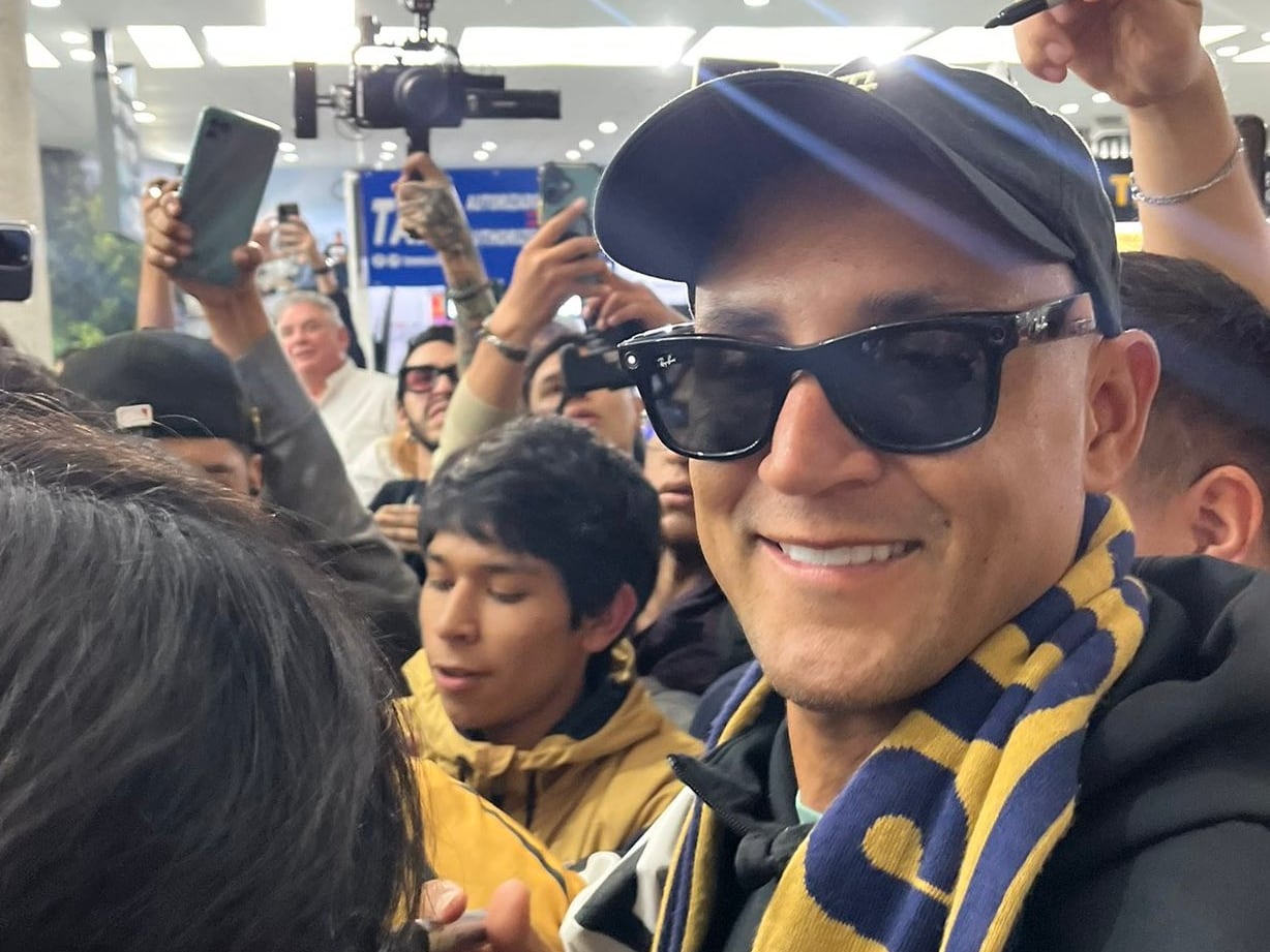 Keylor Navas causó todo un revuelo en su llegada al aeropuerto a la Ciudad de México.