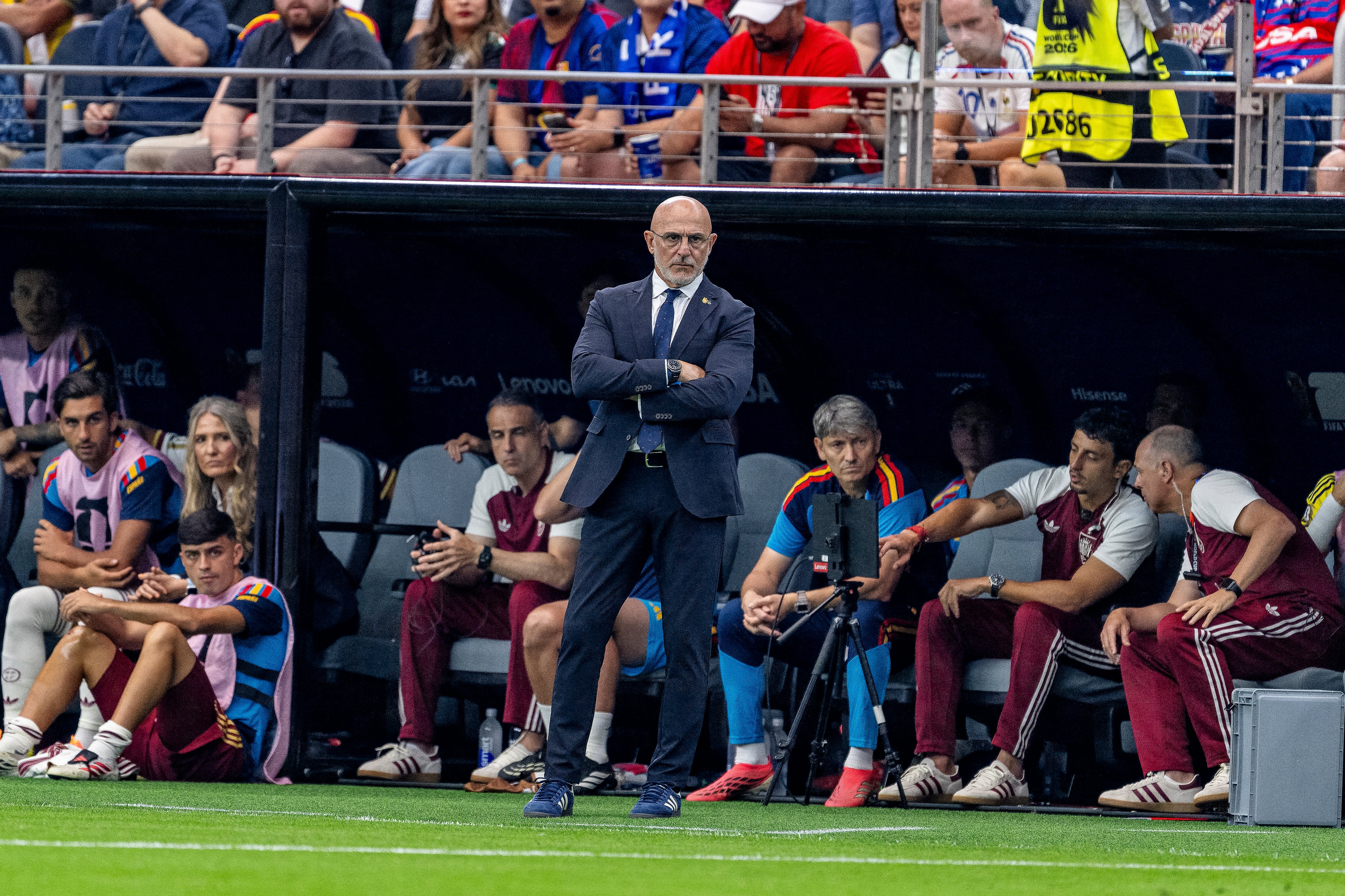 Luis De La Fuente maneja el banquillo de España en la semifinal del Mundial 2026 ante Francia, en el Estadio deDallas.