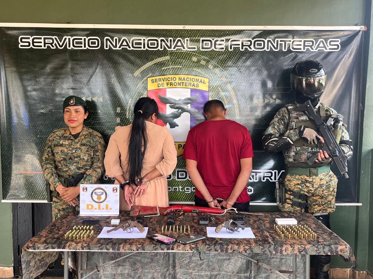 Un costarricense fue detenido por oficiales del Servicio Nacional de Fronteras (Senafront) por supuestamente estar armado en el reconocido sitio turístico de Bocas del Toro en Panamá. Foto: Senafront