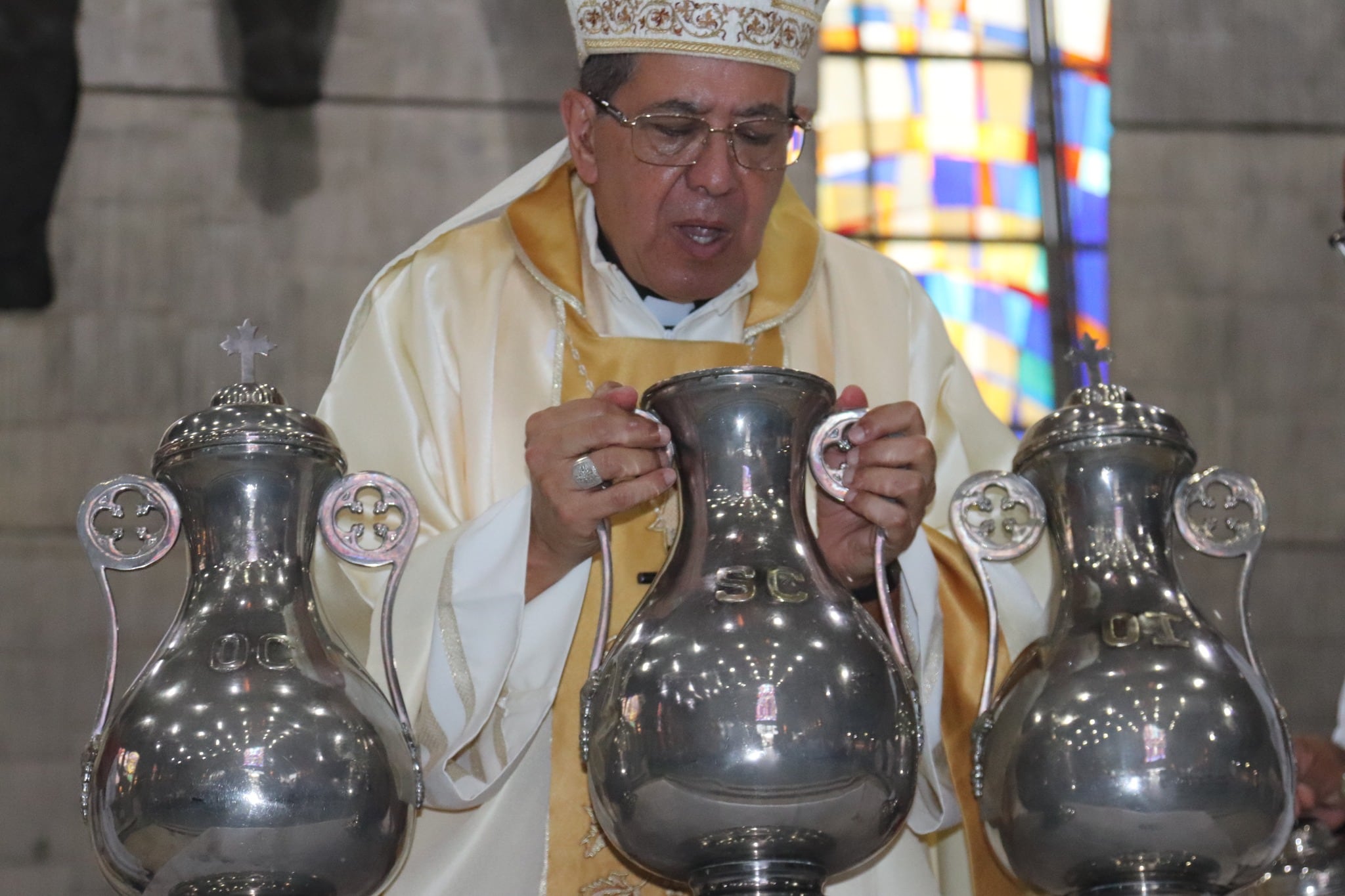 La exposición del santísimo inspiró a la pastoral de la parroquia de Limón a hacer vestiditos para la Negrita.