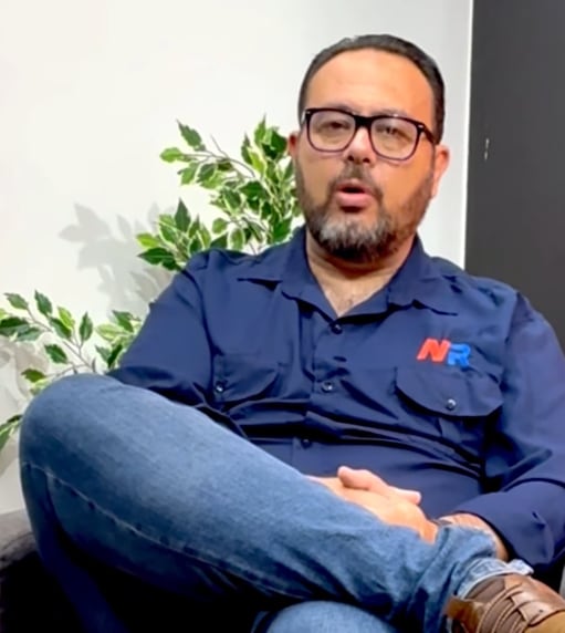 Randall Rivera, director de Noticias Repretel, se someterá a una delicada operación en su cuello.