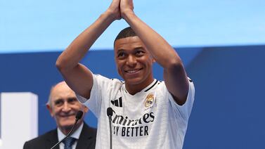 A Kylian Mbappé le salió un “hermanillo perdido” en el estadio de Alajuelense