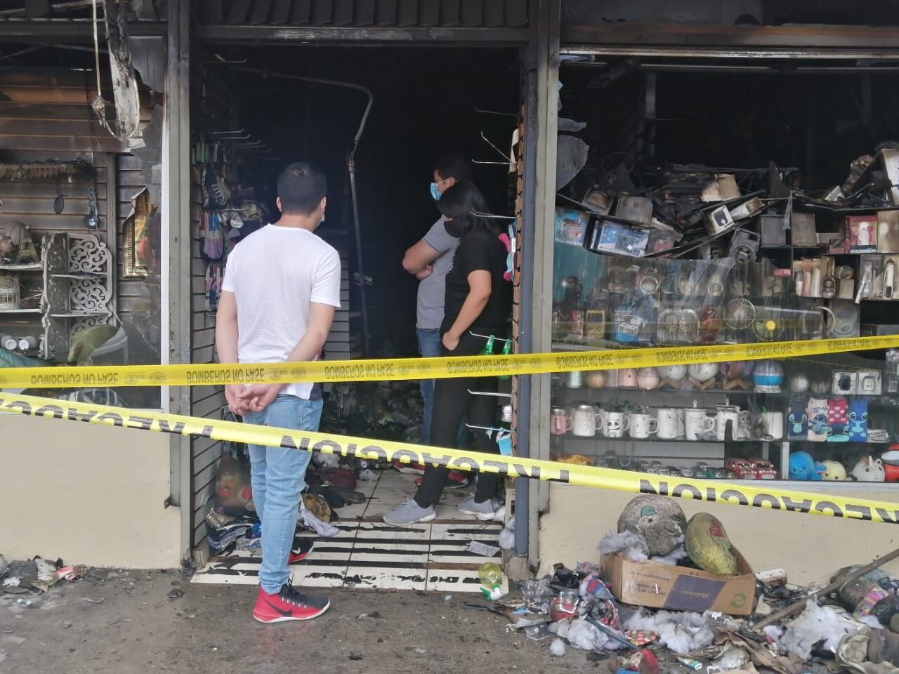 Incendio en el mercado de Turrialba. Foto Keyna Calderón.