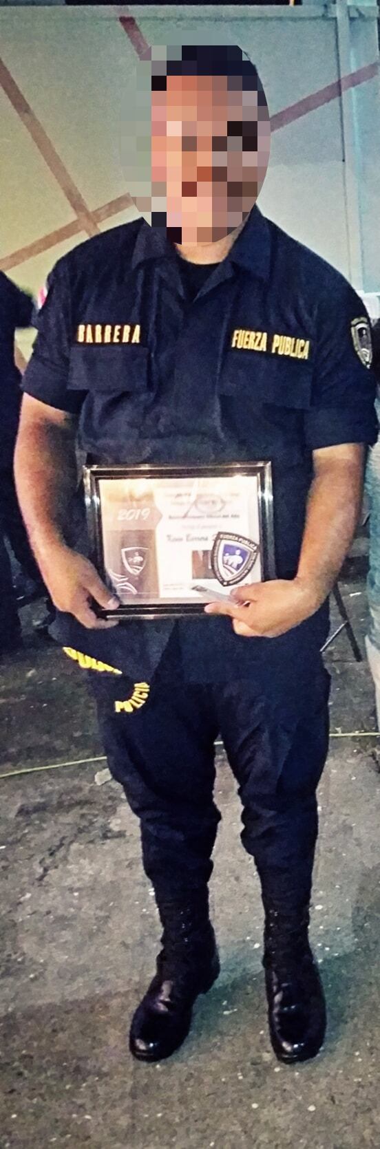 Detienen a policía de Fuerza Pública con 50 kilos de cable de cobre que le fue robado al ICE en Liberia. Foto tomada de Facebook.