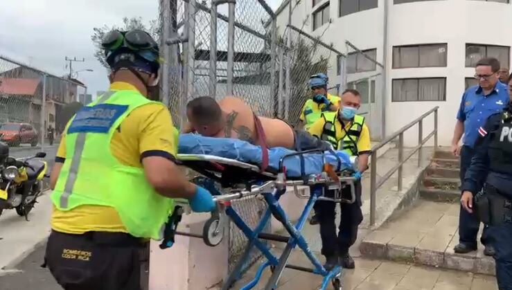 El herido fue llevado al hospital San Juan de Dios. Foto Bomberos