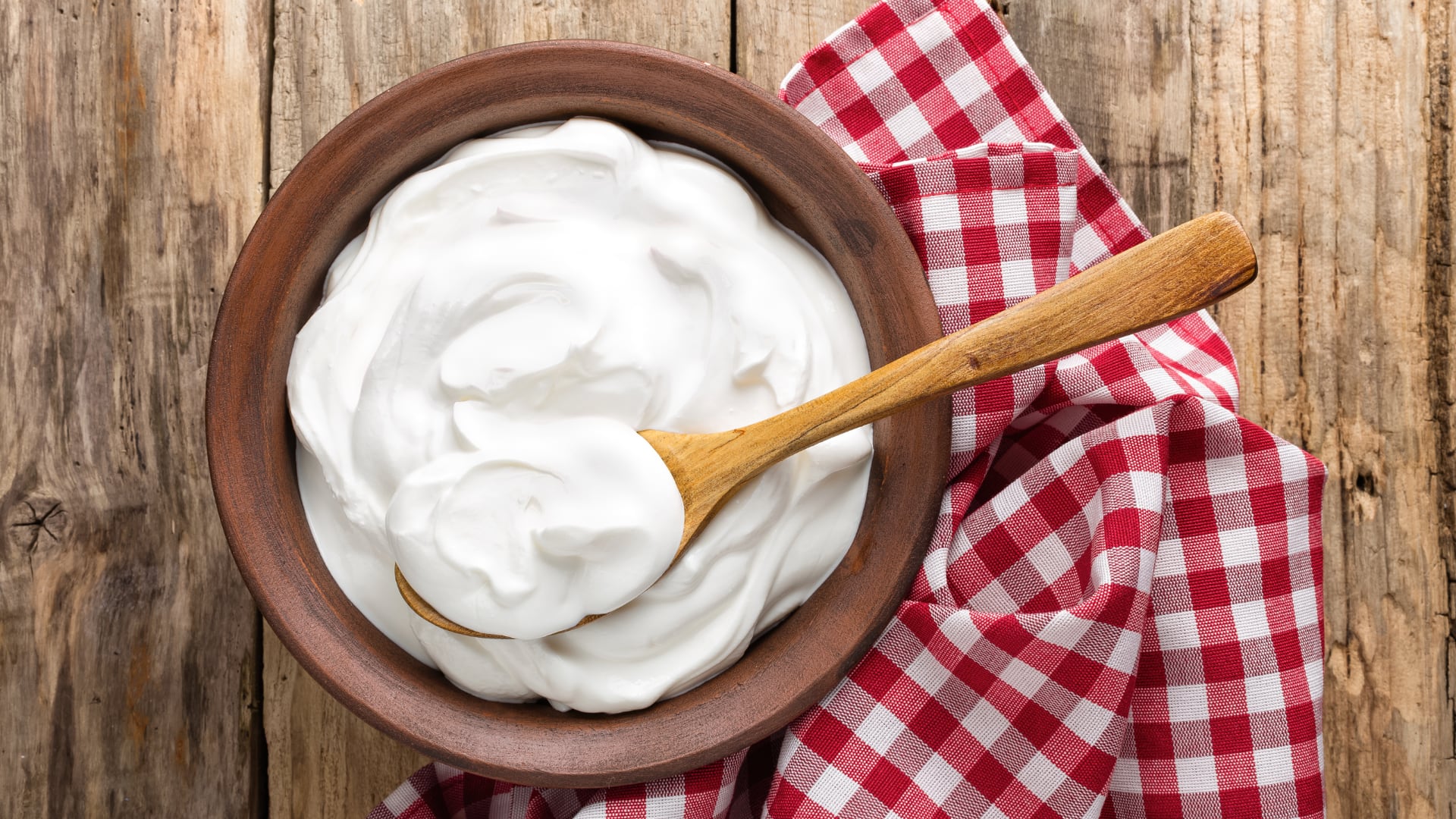 Alimento rico en calcio, proteínas y vitaminas B que apoya la digestión, fortalece huesos y beneficia al sistema nervioso.
