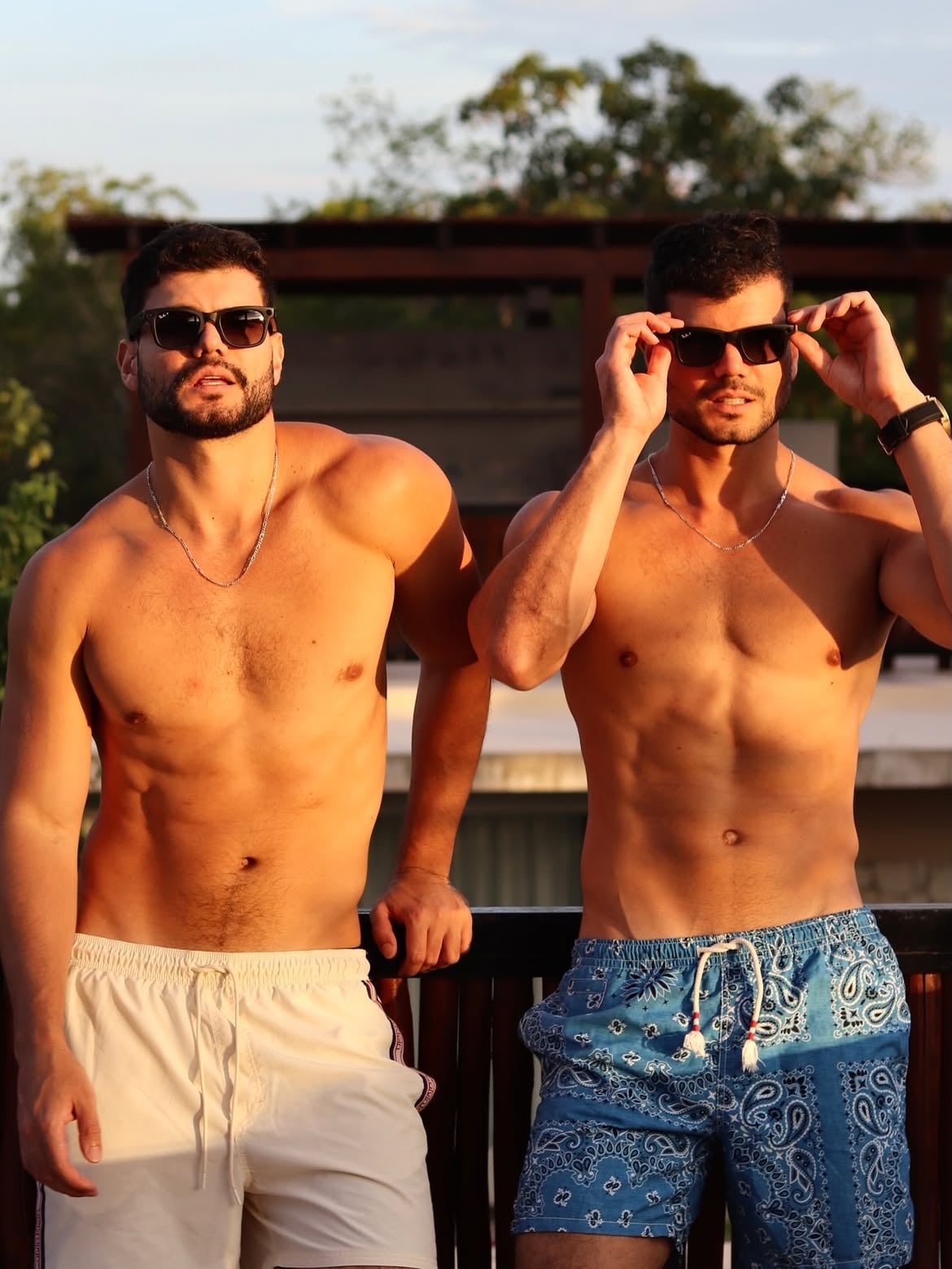 Esteban y Douglas Castillo, gemelos Castillo.