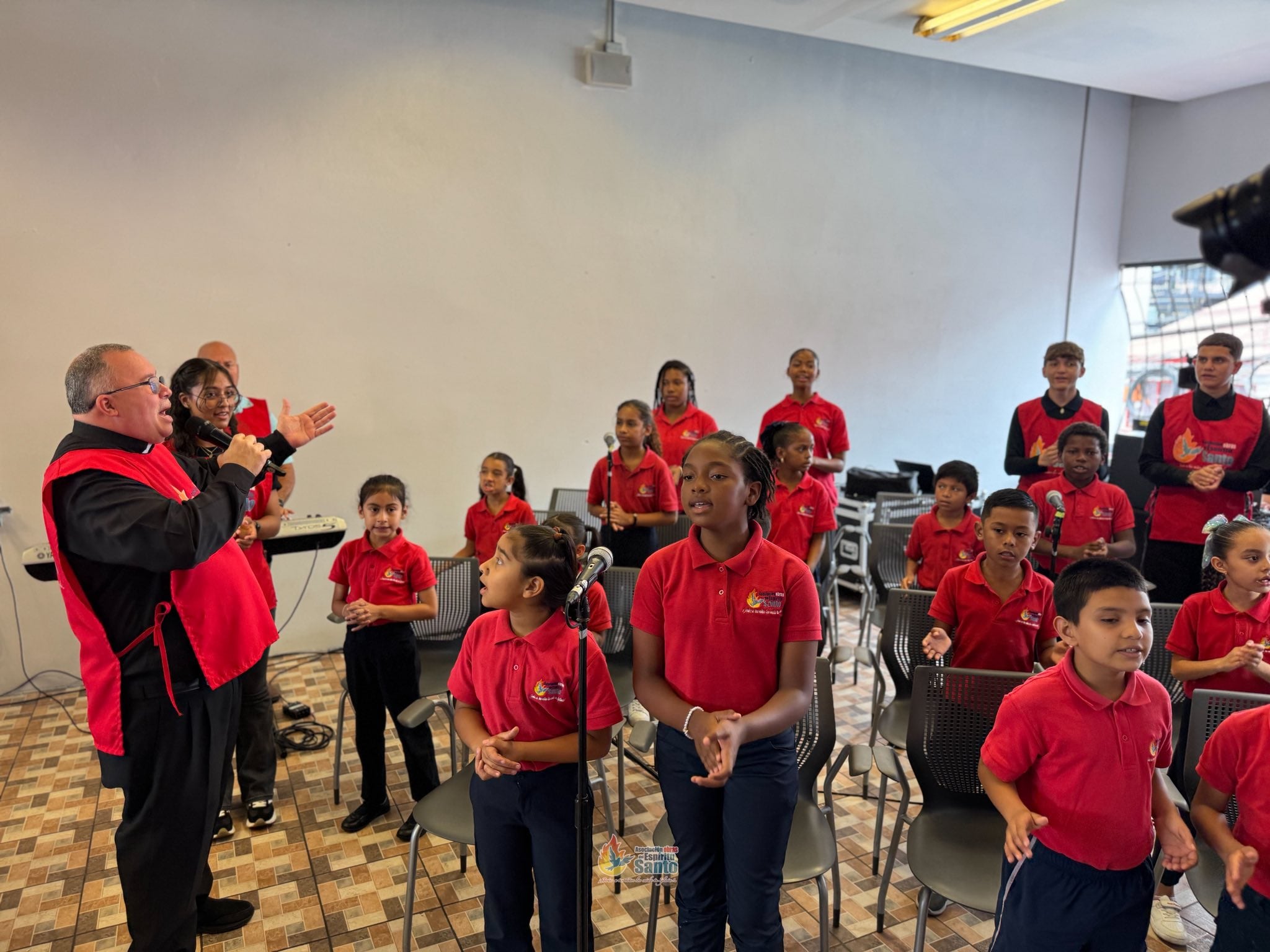 La Asociación Obras del Espíritu Santo anunció todos los detalles de la II Edición de la Torretón de la Alegría, un evento que reunirá nuevamente a la familia costarricense en un espectáculo cargado de música y solidaridad. La cita será el próximo sábado 27 de setiembre, de 1:00 p.m. a 7:00 p.m., en el Gimnasio de la Ciudad Deportiva Heiner Ugalde, en Hatillo 2.