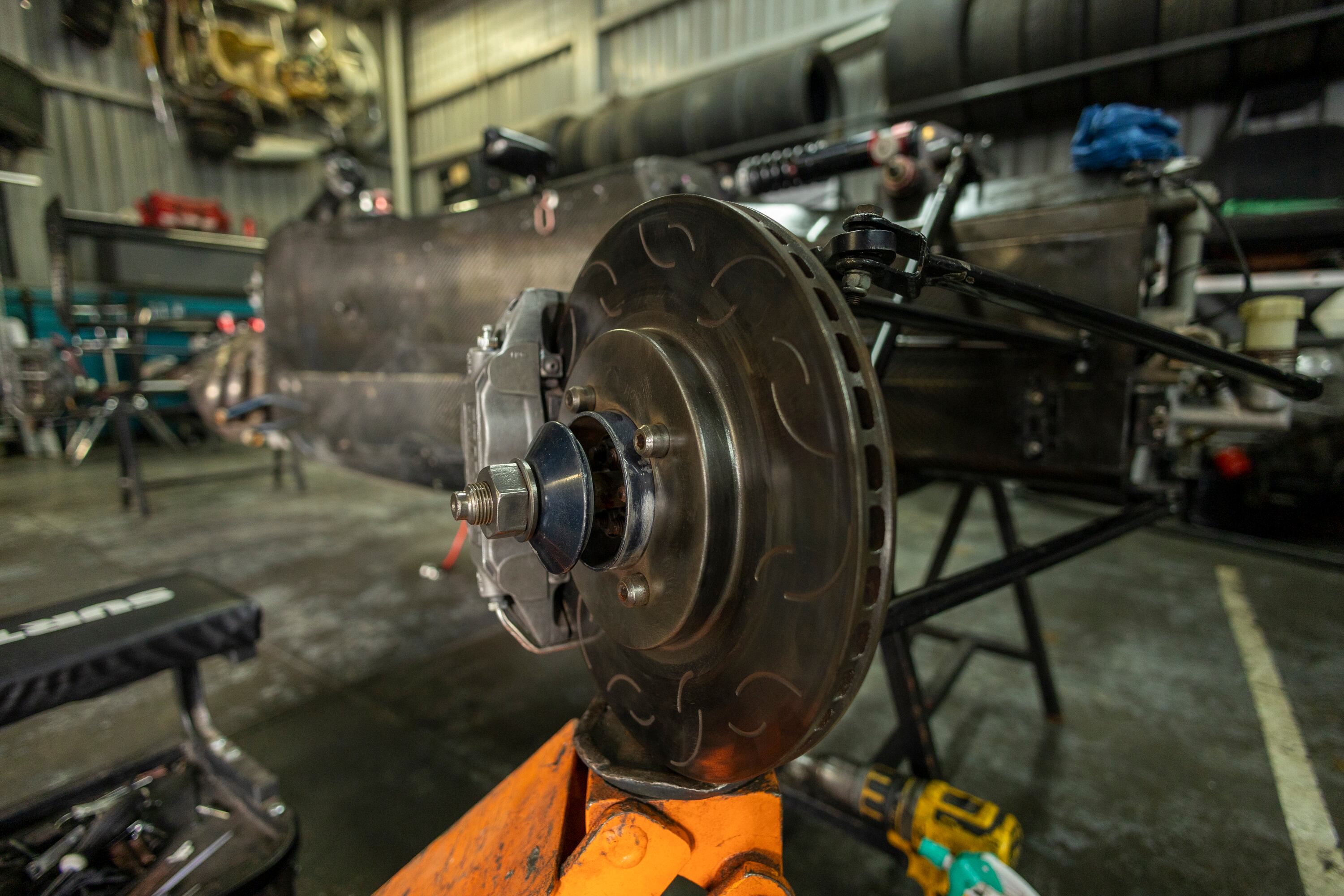 19/06/2024, Alajuela, Parque Viva, entrevista con Eduardo Aguilar Calderón, dueño del taller TCR y con el mecánico Noel Palacios para hablar de consejos para el mantenimiento de los vehículos.