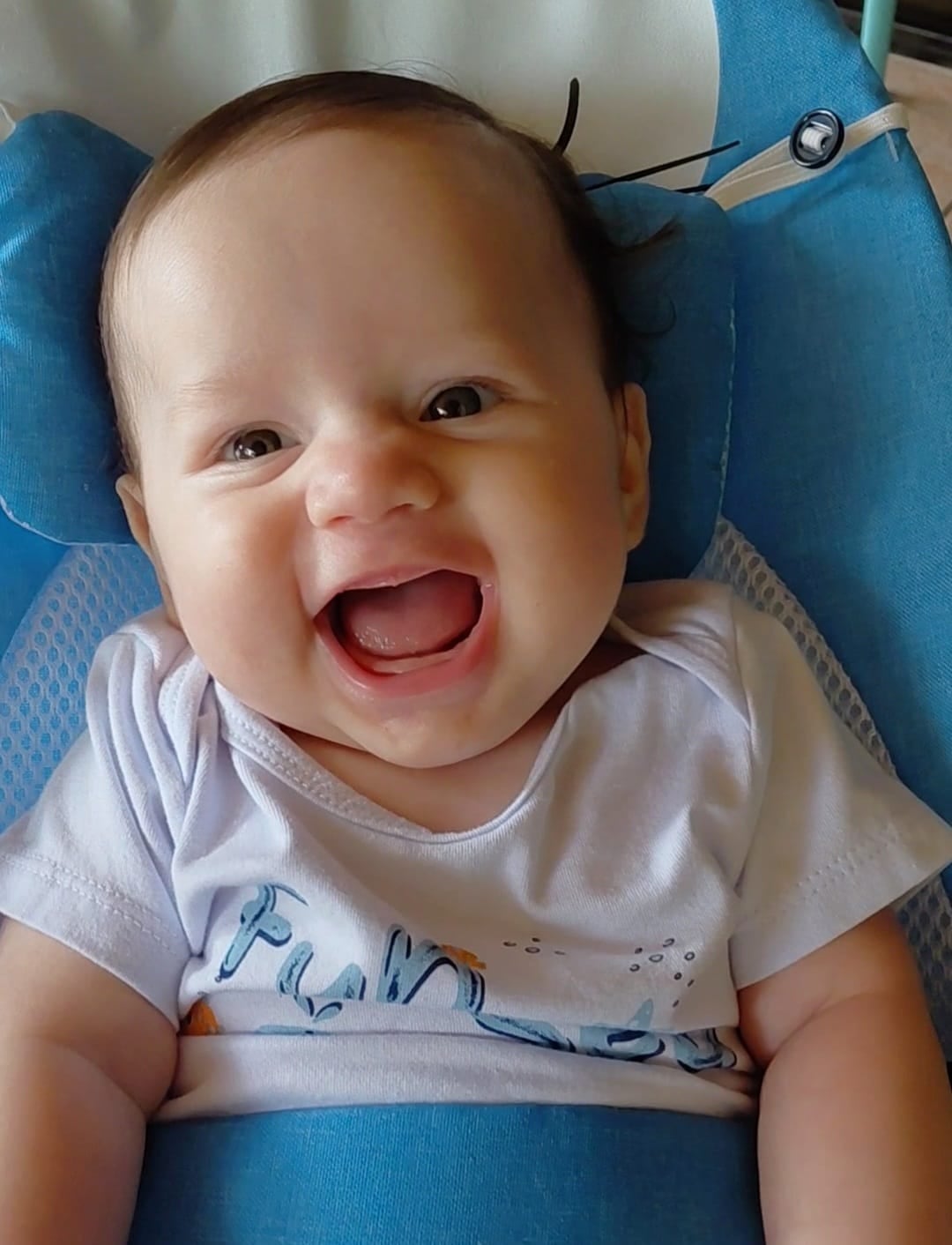 Un vecinito de Las Vueltas de La Guácima de Alajuela, Antonio Navarro Madrigal, quien tiene tan solo 9 meses, urge de la ayuda económica de todos nosotros para poderse operar en España. En la foto con los papitos, Fanny Madrigal y Yerald Navarro