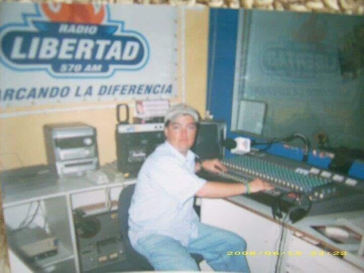 Glen Montero González, sonidista o controlista de radio Monumental y Pelando el ojo.