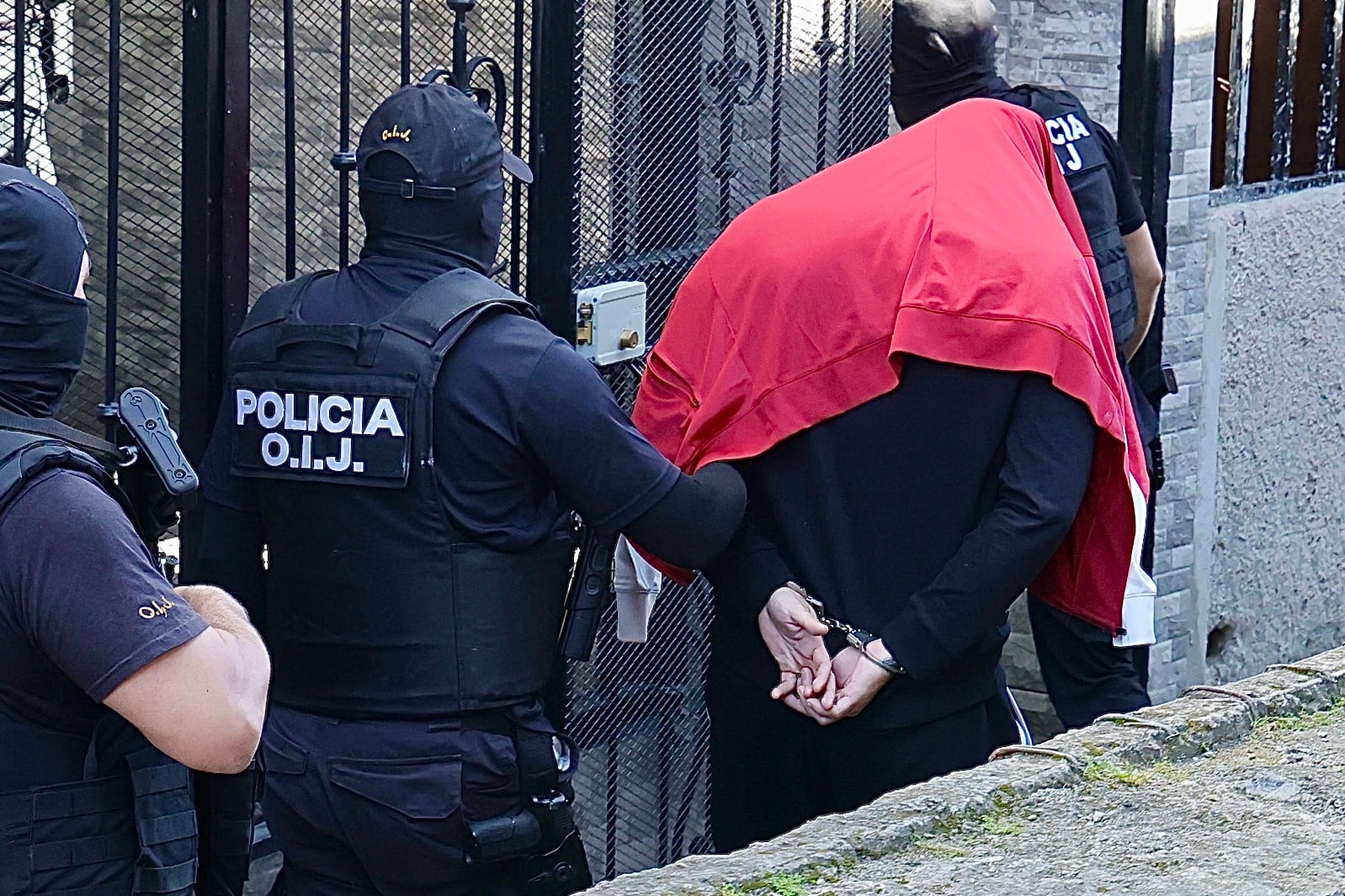 Allanamiento en León Trece