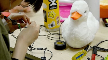 Cómo estudiantes de la UCR transforman juguetes para que niños con parálisis cerebral y autismo puedan jugar