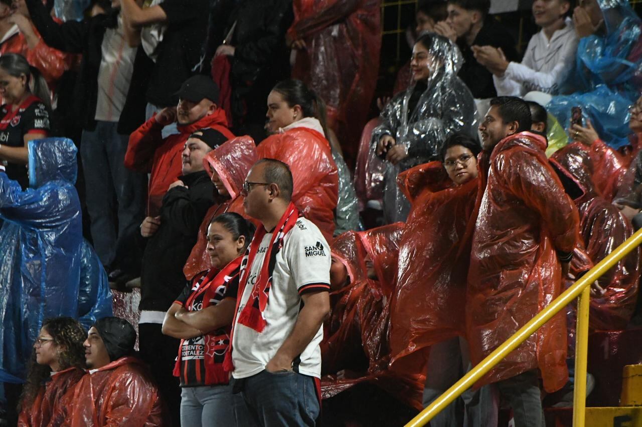 21/04/2025, Alajuela, Estadio Alejandro Morera Soto, partido de la jornada 19 del torneo de clausura 2025, entre Liga Deportiva Alajuelense y el Deportivo Saprissa.