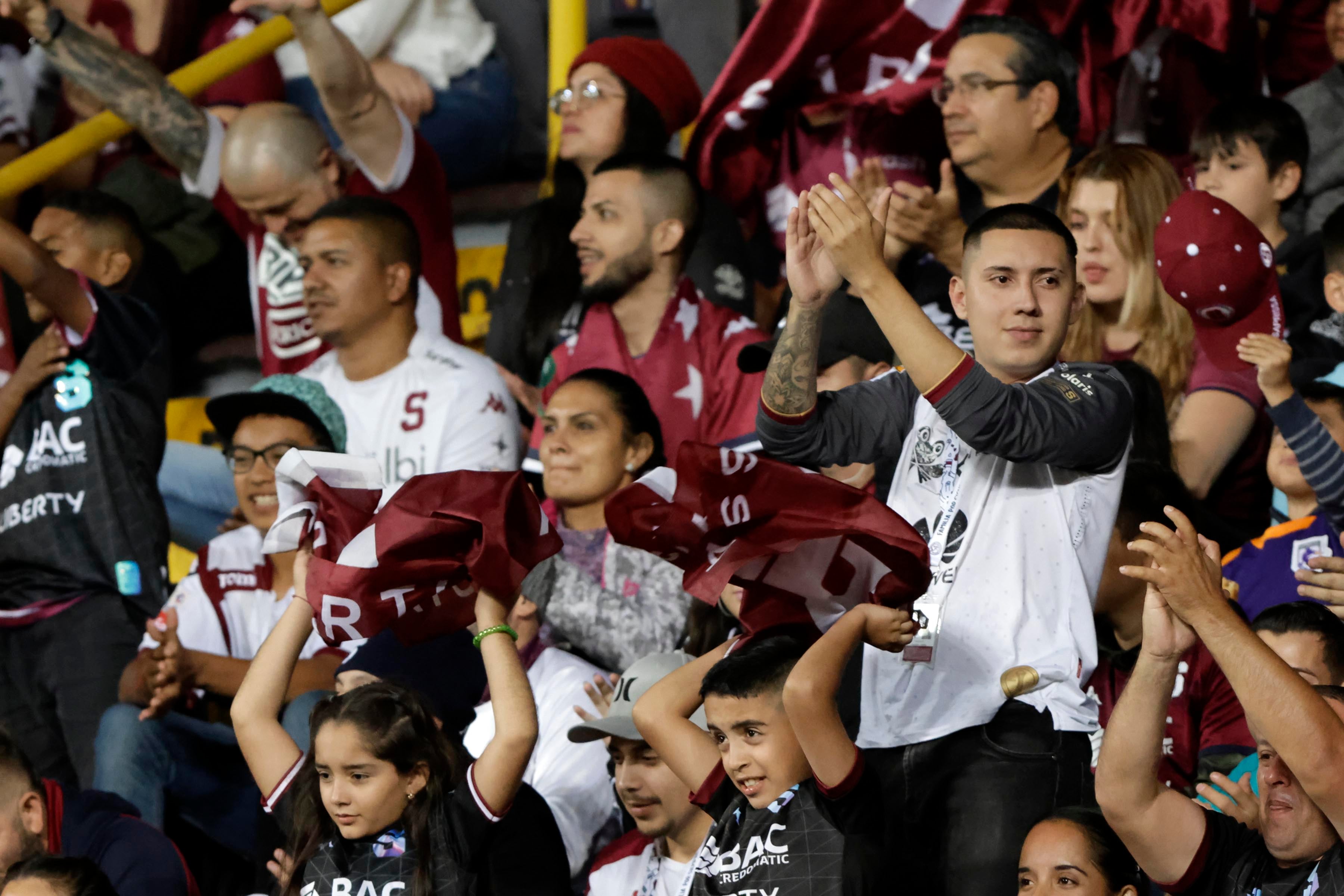 09/12/2023. Estadio Ricardo Saprissa Aymá, Tibás. Hora: 08:00 p.m. Partido de vuelta de la semifinal del Torneo de Apertura 2023 disputado entre el Deportivo Saprissa y el Club Sport Cartaginés en el Estadio Ricardo Saprissa Aymá, Tibás. Fotos: Mayela López