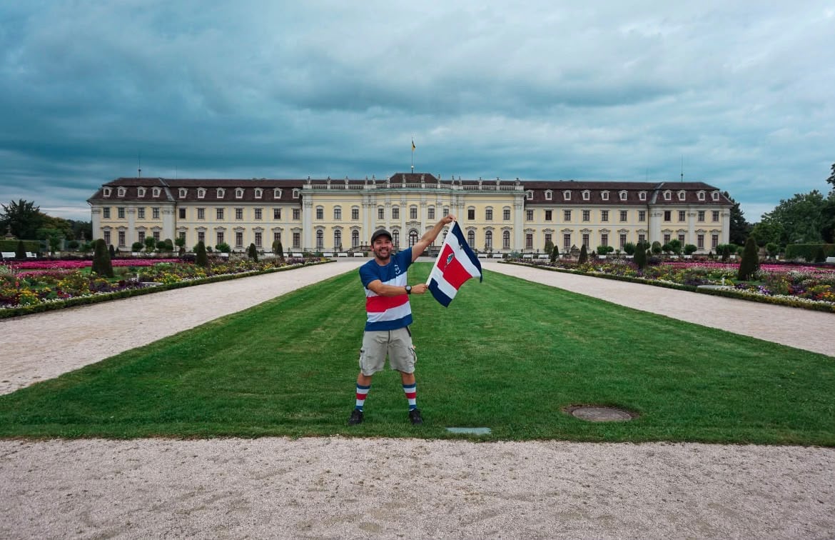 El tico Jeffrey Meza Jiménez celebró el día de al independencia en Alemania con sus estudiantes