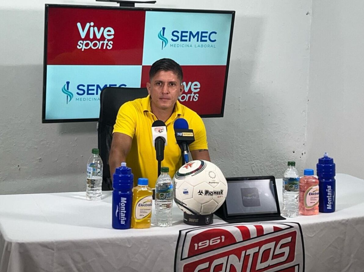 El exdelantero de Alajuelense Argenis Fernández recordó algunos de los momentos más difíciles de su vida. Archivo.