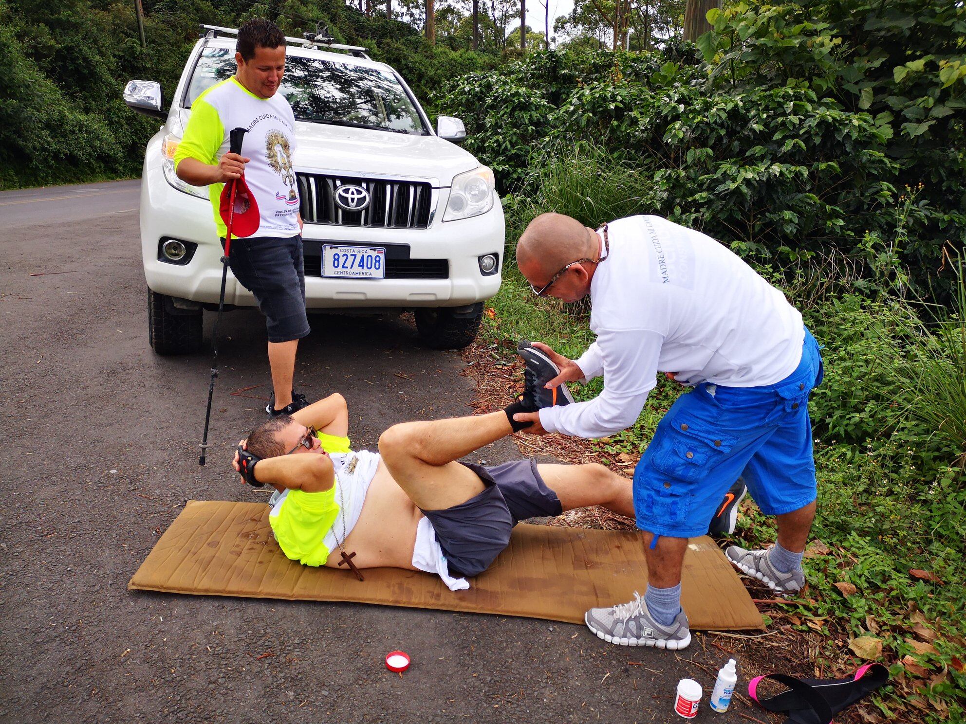 Con reuniones, grupos de WhatsApp bien activos y llamadas telefónicas, ya calientan motores tres de las romerías, hasta la basílica de nuestra señora de Los Ángeles en Cartago, más largas del país. En la foto romeros que peregrinaron desde Bribrí de Talamanca a Cartago.