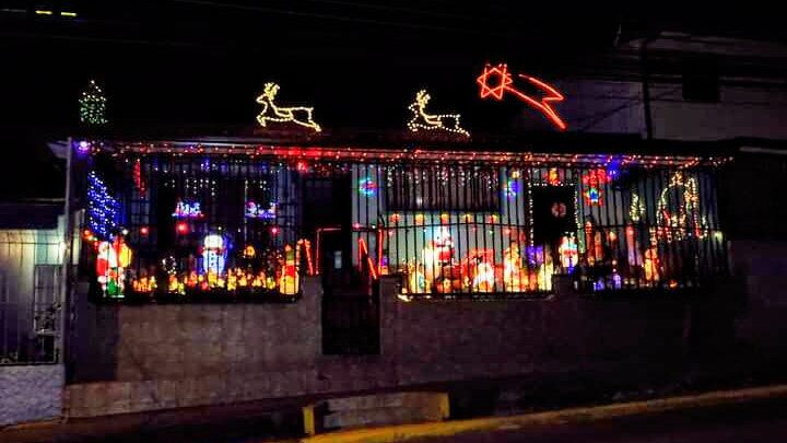 Amor y pasión por la Navidad se convirtieron en un escape para joven con autismo.