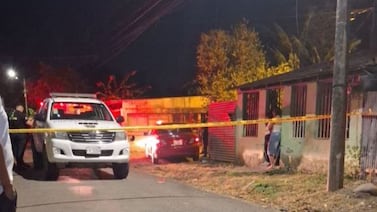 Taxista es cruelmente asesinado dentro de su carro, se sospecha que pudo tratarse de un asalto