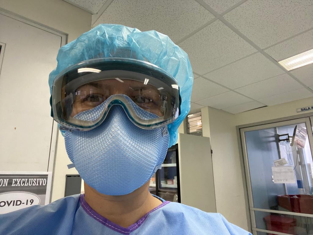 La enfermera del hospital México, Carol Díaz Calderón, está convencida que la pandemia motivó que el país entero entendiera un poquito mejor el trabajo sensible, diario y profesional, que realizan los enfermeros en todo el país