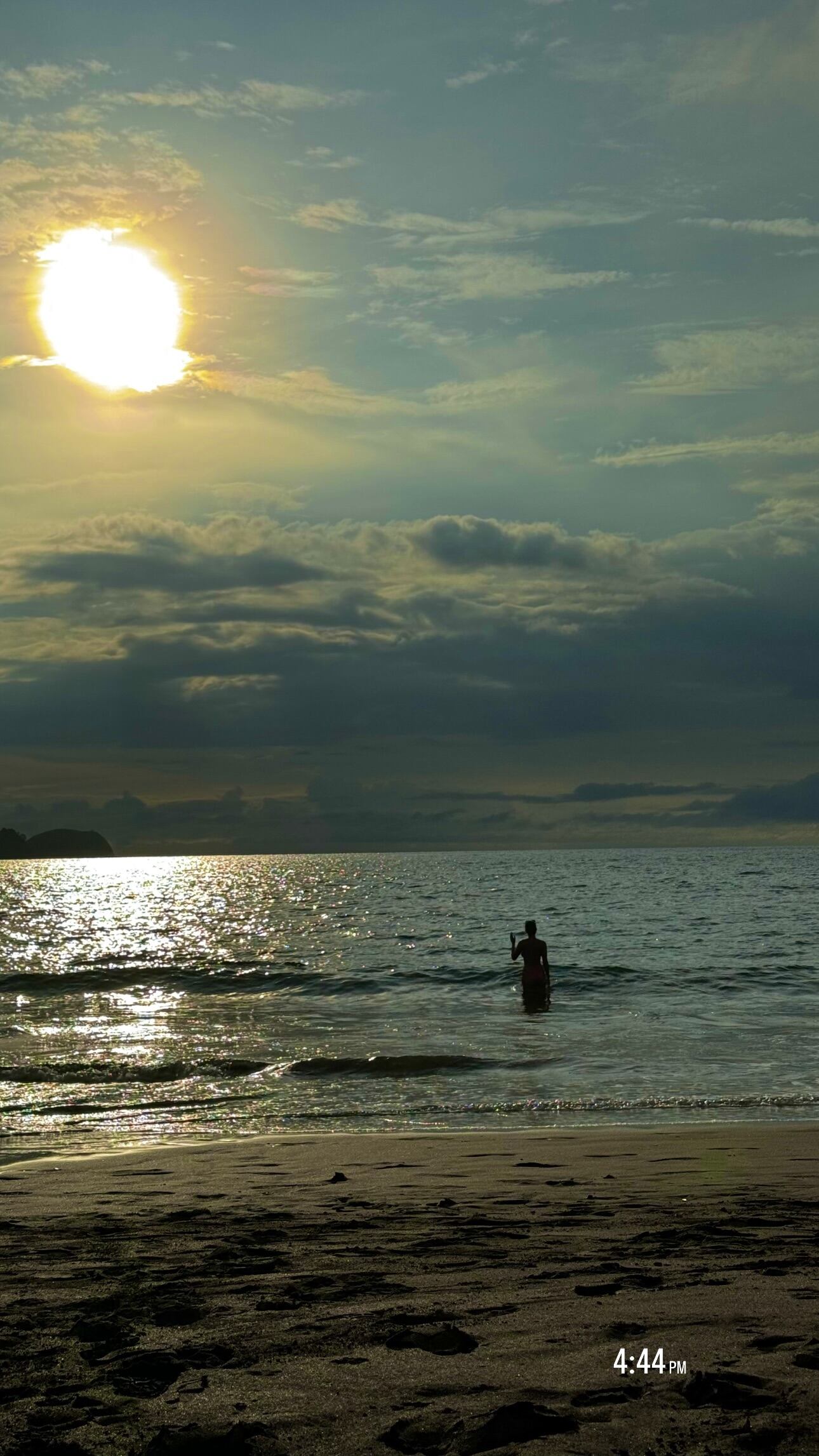 Paula Chavarría tuvo un reencuentro con las olas en una playa de Guanacaste