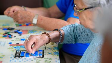 Pruebe suerte y también deliciosa comida al lado de la famosa iglesia roja