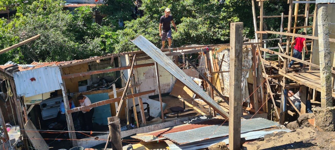 Desalojo de precario en Pavas. Foto Policía Municipal de San José.