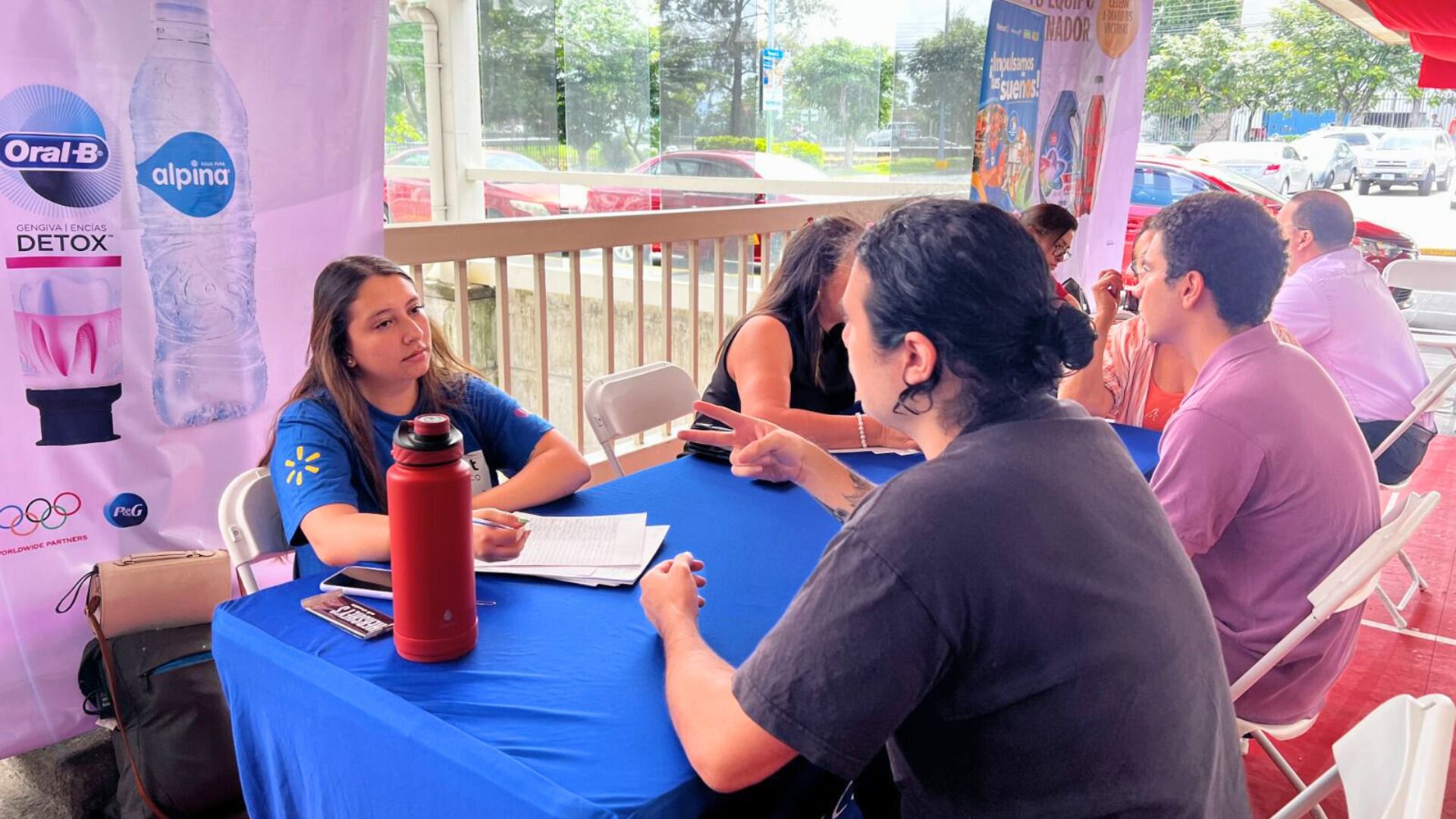 Walmart realizará entrevistas sin título académico en 12 tiendas de Costa Rica todos los martes.