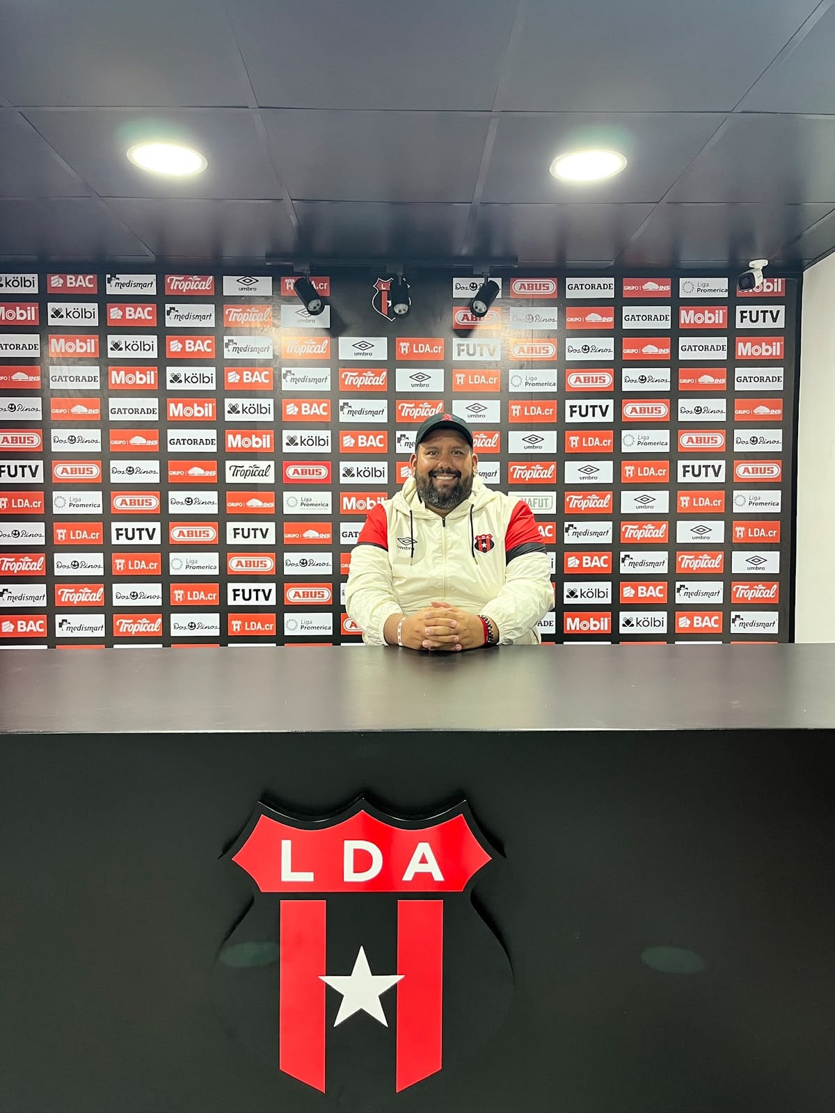 Jansel Jarquín, administrador de la página "Jugadores históricos de la LDA".