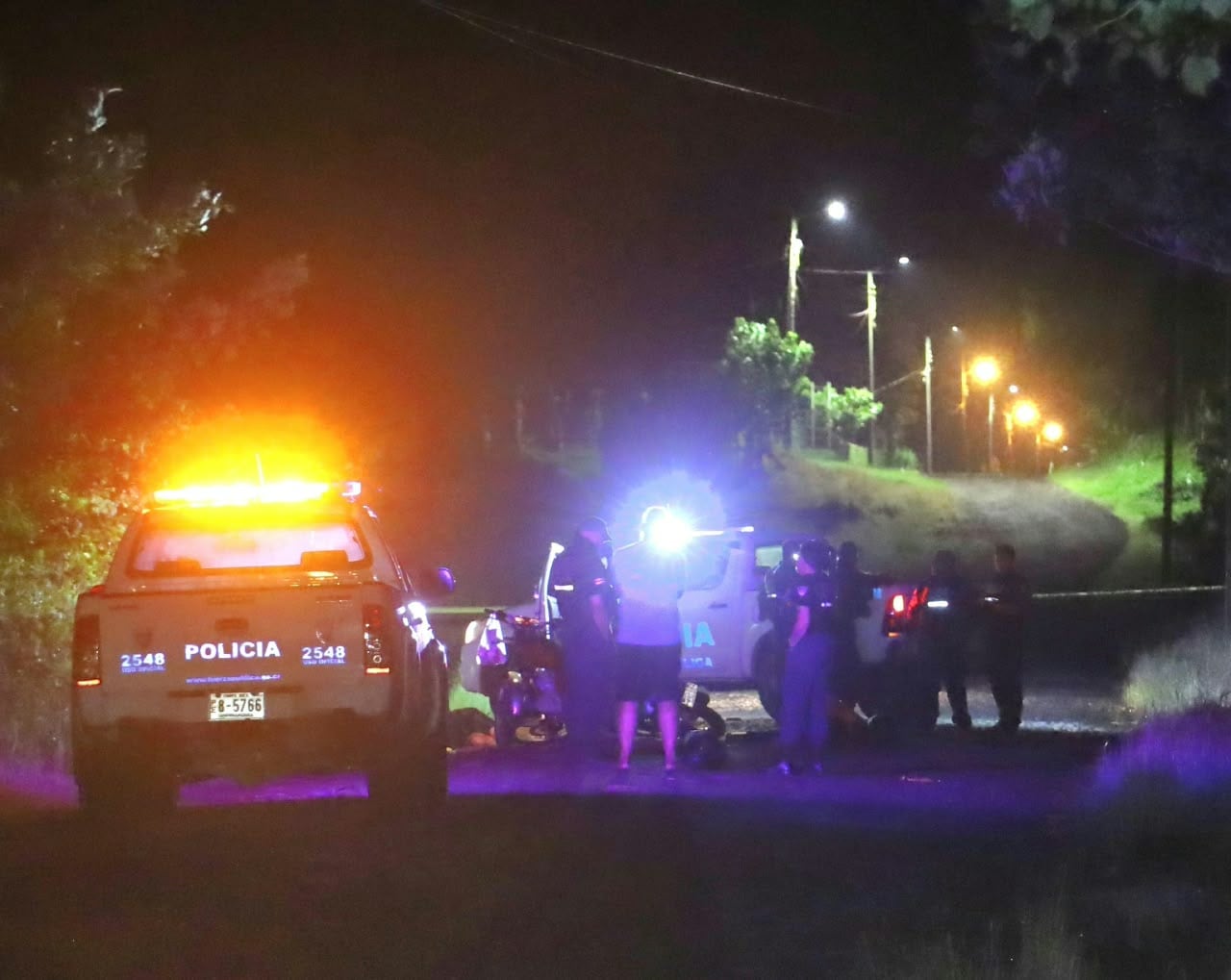 Pareja fue interceptada por presuntos asaltantes pero hombre repelió ataque con disparos en sector de calle Gobierno donde oficiales de Fuerza Pública aseguraron la escena.