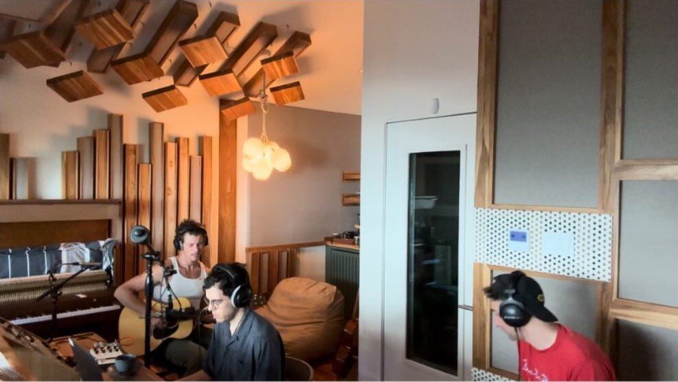 Shawn Mendes ya trabaja en su propio estudio en Costa Rica