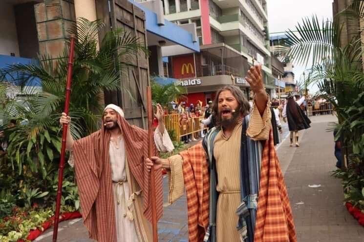 Wilson Ulate Araya es actor sacro profesional, este 2024 cumple 50 años de vida de los cuales 8 los pasó totalmente consumido por el licor y las drogas