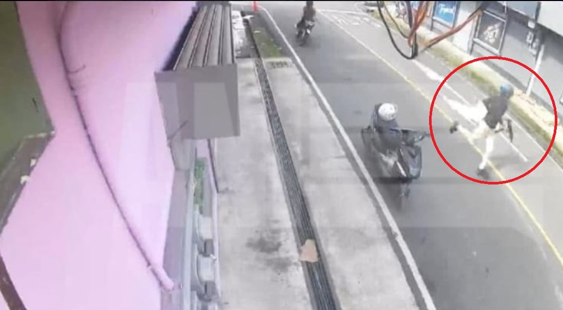 Una cámara grabó cuando los gatilleros atacaron a los dos policías en Batán. Foto ANI.