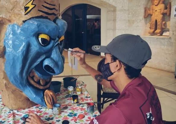 Hace como dos meses se viene catrineando el Gigante para estar bien guapo ya que se va para la edición XXI del Festival Internacional Itinerante de Canciones, Danzas y Expresiones Populares 2022, el cual se realizará en Cerdeña, Italia