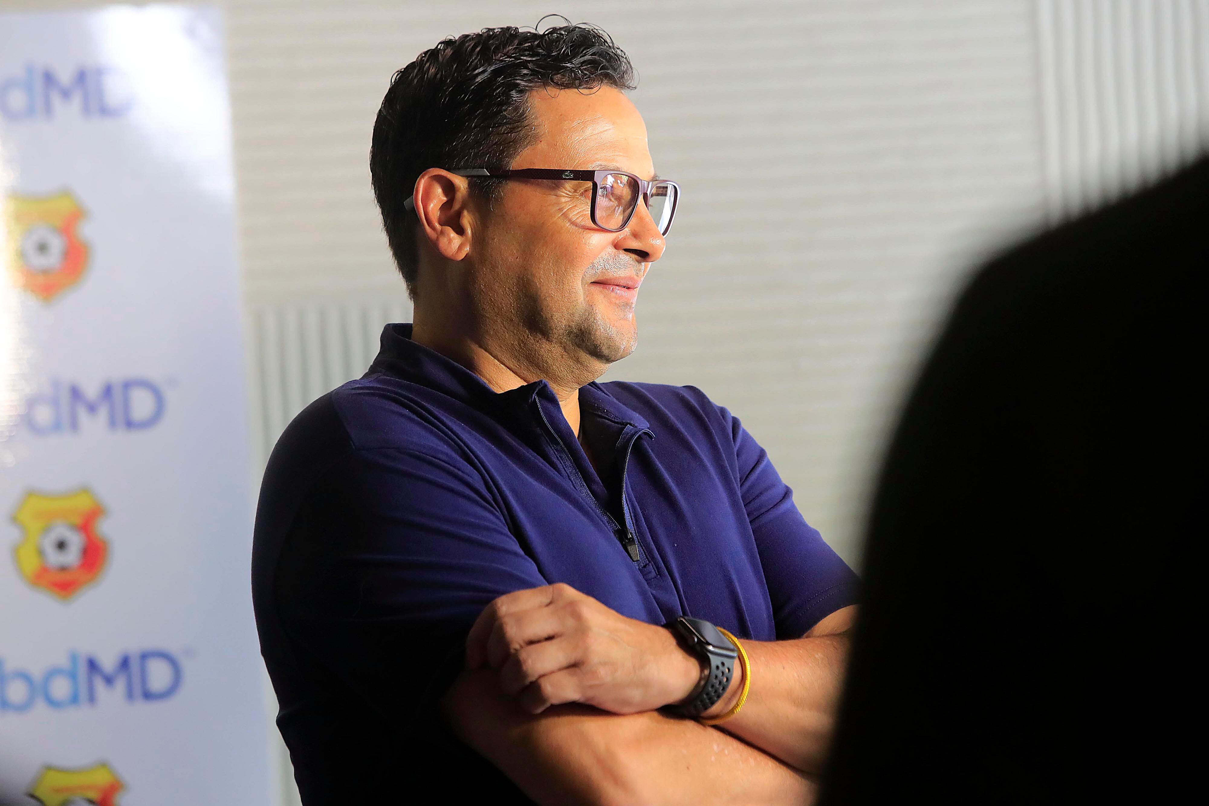 05/10/2023 Restaurante Madison, Plaza Futura, Lindora. Conferencia de prensa de Herediano para firmar convenio con cdbMD y hablar acerca del reciente trinfo ante Comunicaciones y de los partidos que se vienen ante el Deportiva Saprissa. Estuvieron presentes el director técnico, Jeaustin Campos; el gerente deportivo, Robert Garbanzo y los jugadores John Jairo Ruiz y Yendrick Ruiz.